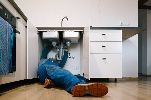 Professional Leak Detection technician working in Palmer, IL